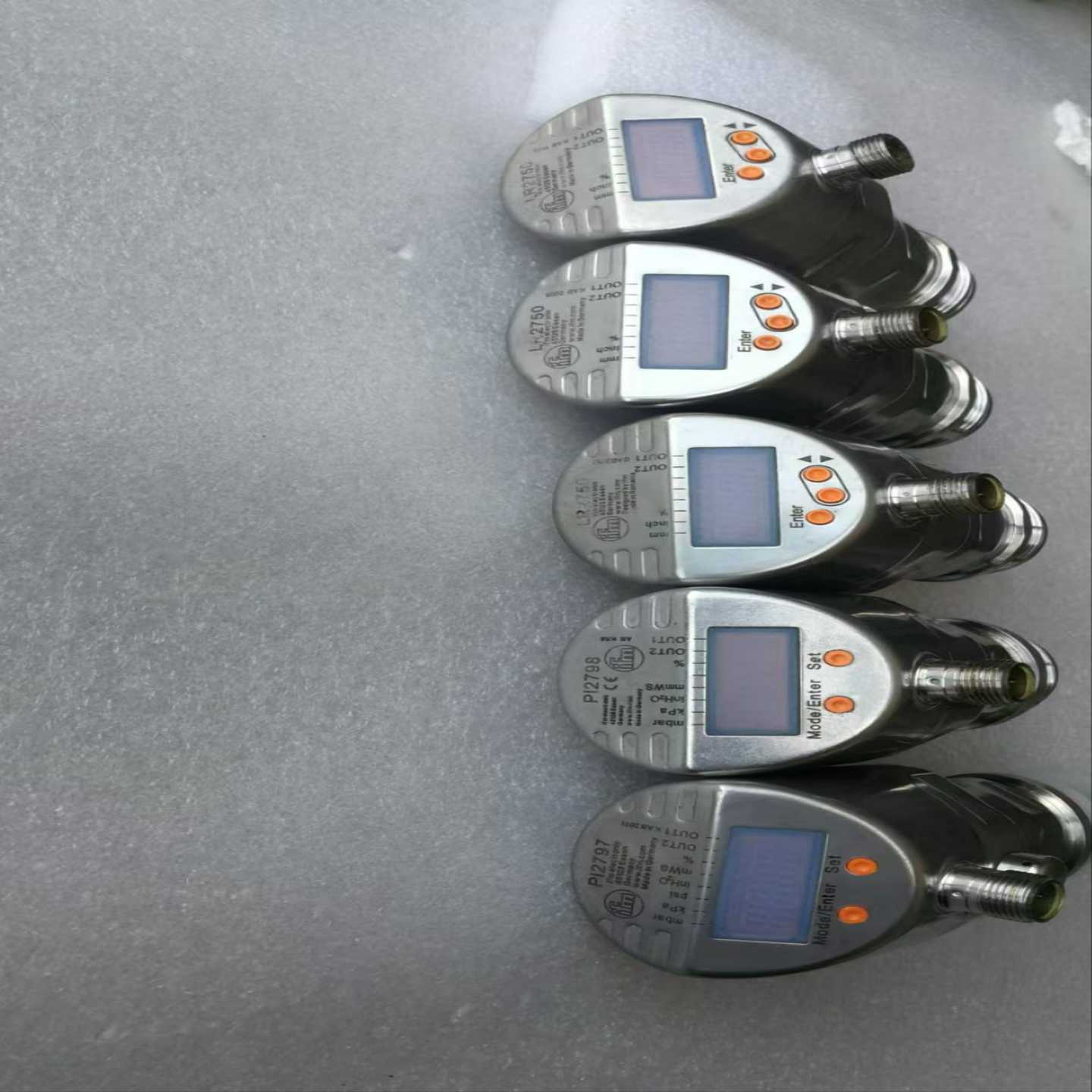 冲新没包装液位传感器四个，型号pi2798一个，价格1800询价