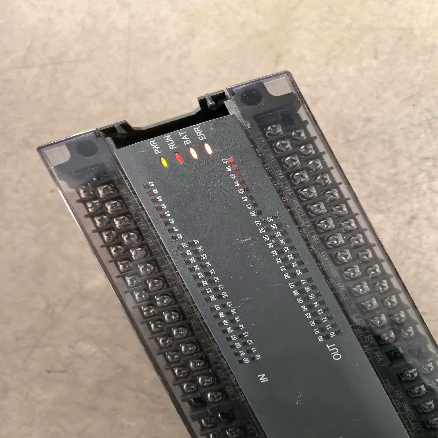 议价汇川PLC控制器没有型号了，实图所拍能通电，其它功能不包当