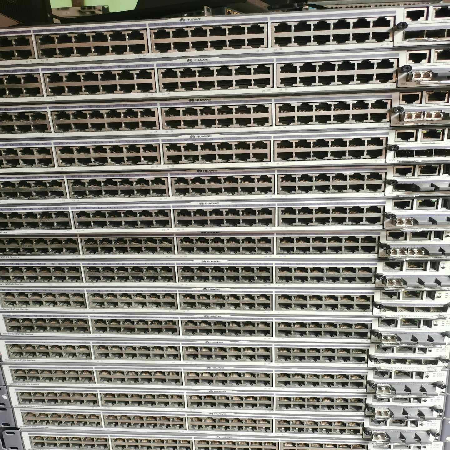 华为S5700-52C-SI48口三层千兆网管交换机-议价