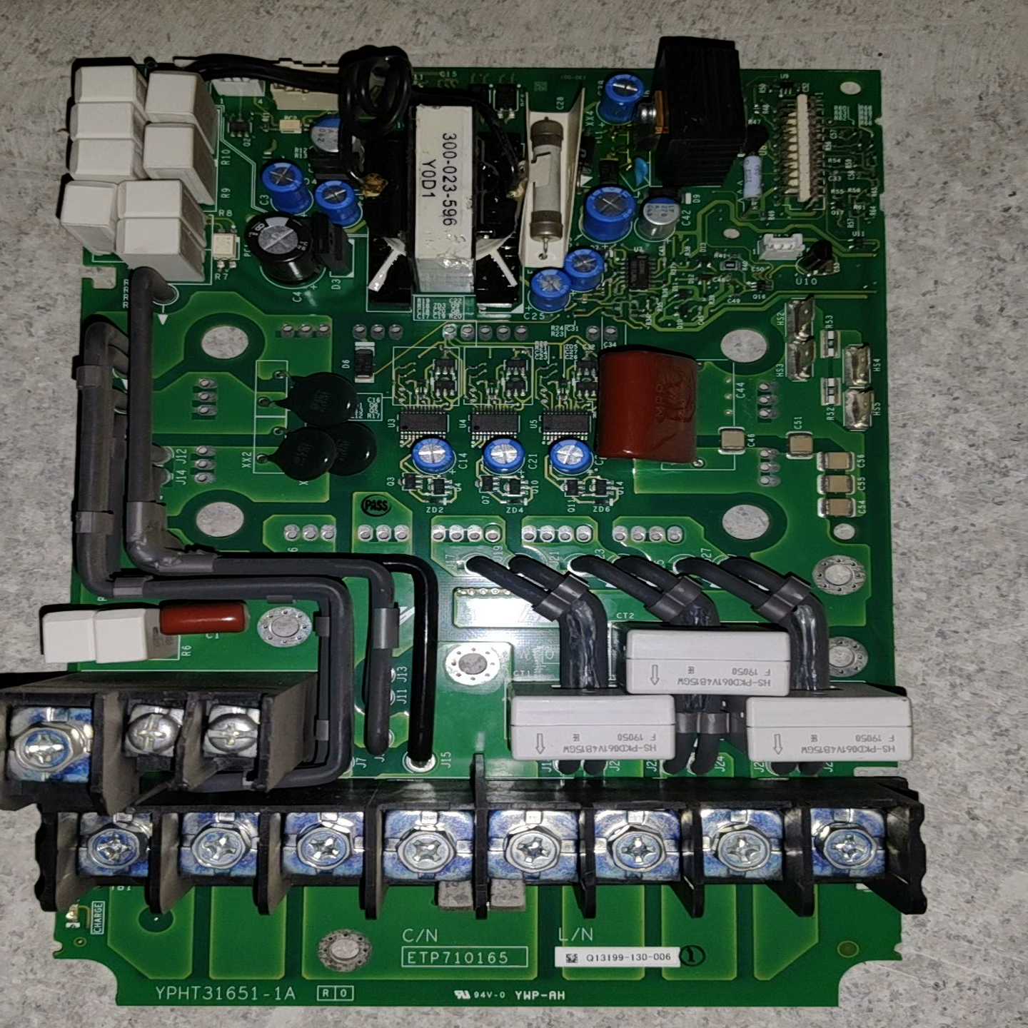 询价~安川V1000驱动板ETP710165保证质量