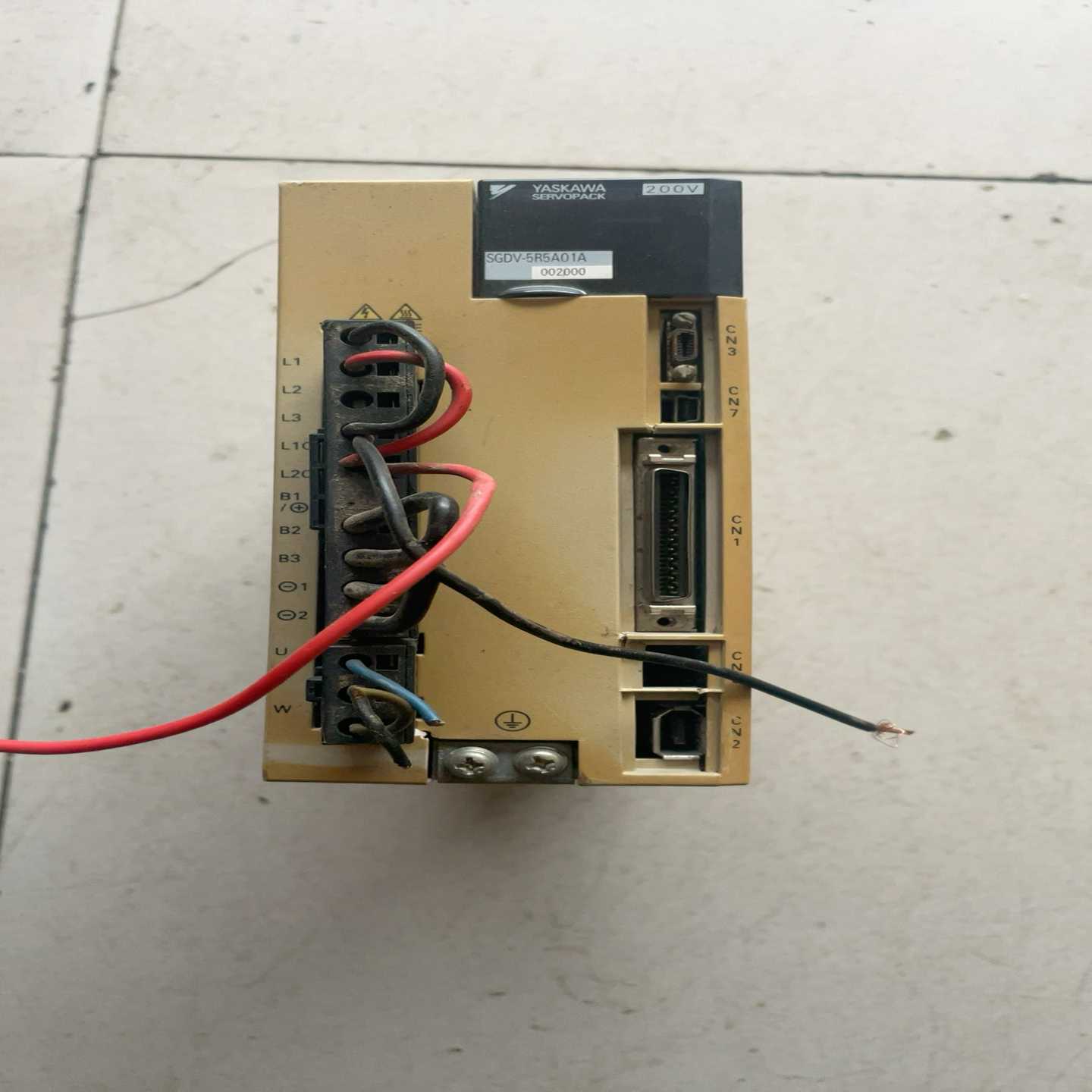 询价安川伺服驱动器，型号SGDV-5R5A01A002000，7