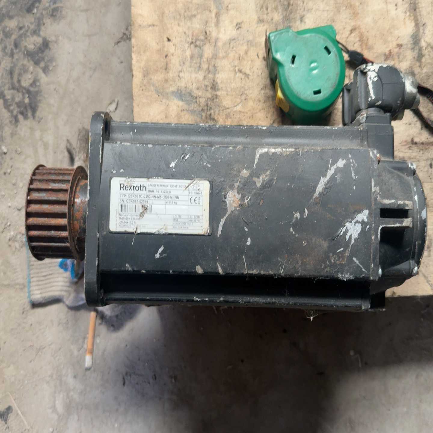 力士乐伺服电机QSK061C-0300-NN-M5-UG0---议价商品