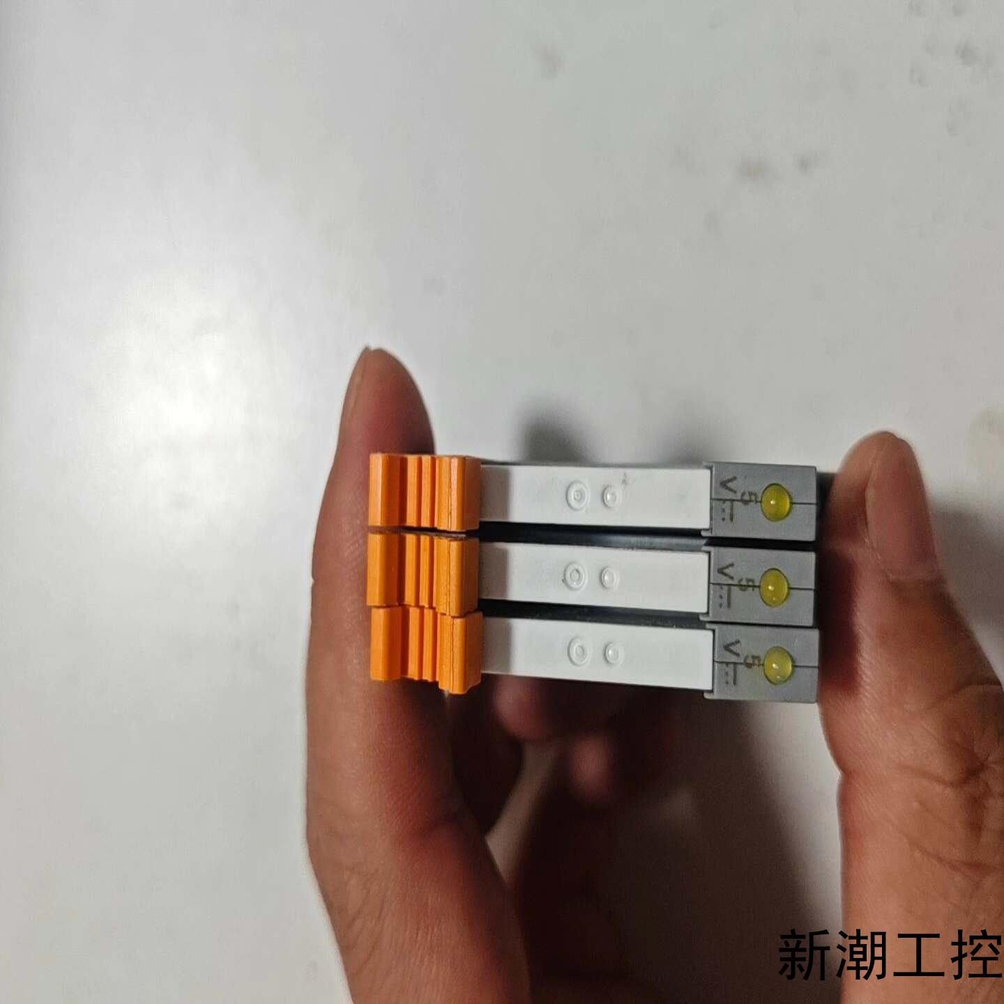 菲尼克斯继电器直流5vPLC-BSC-5DC21全新未议价商品