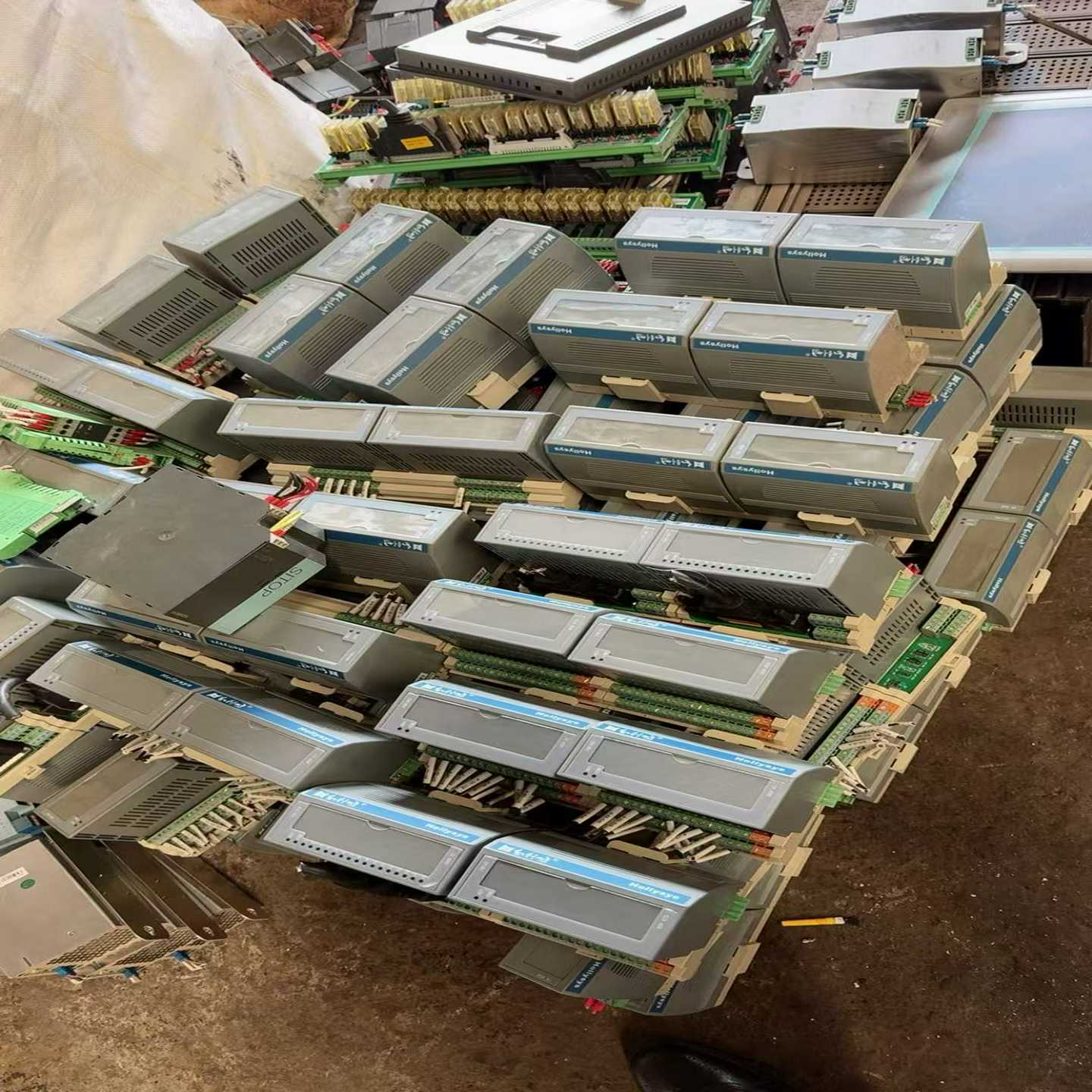 和利时PLC出售，型号FM148C，成色不错，轻微使用痕迹。--议价商