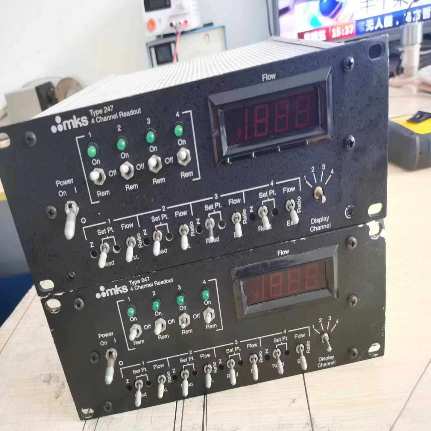 mks流量计控制器type247，开机有显示，成色如图，4--议价商品