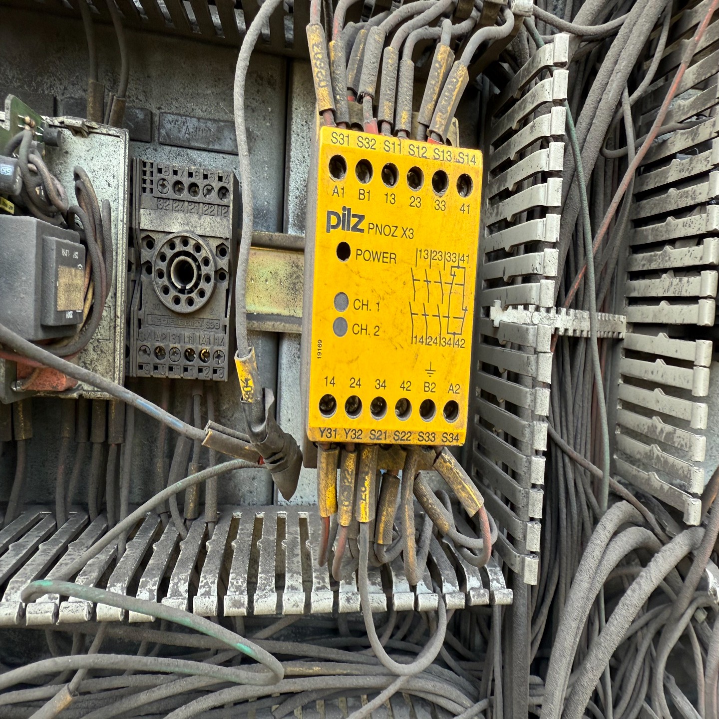 PILZ安全继电器PNOZX3PNOZX3十几个询价