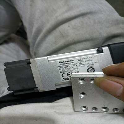 班美萝松下100w伺服电机，型号MSMF012L1U2M，功能包好--议价商品