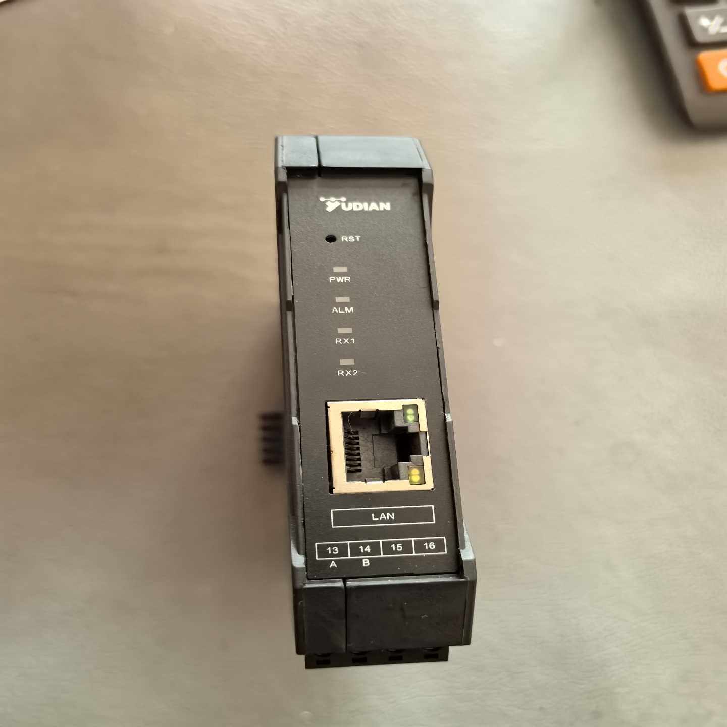 询价宇电多功能通信控制器Al一MODBUS一TCP2，几乎全新，