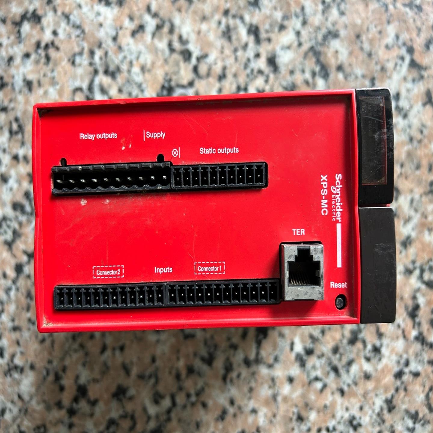 议价施耐德XPS-MC控制器XPSMC16Z成色如图，实