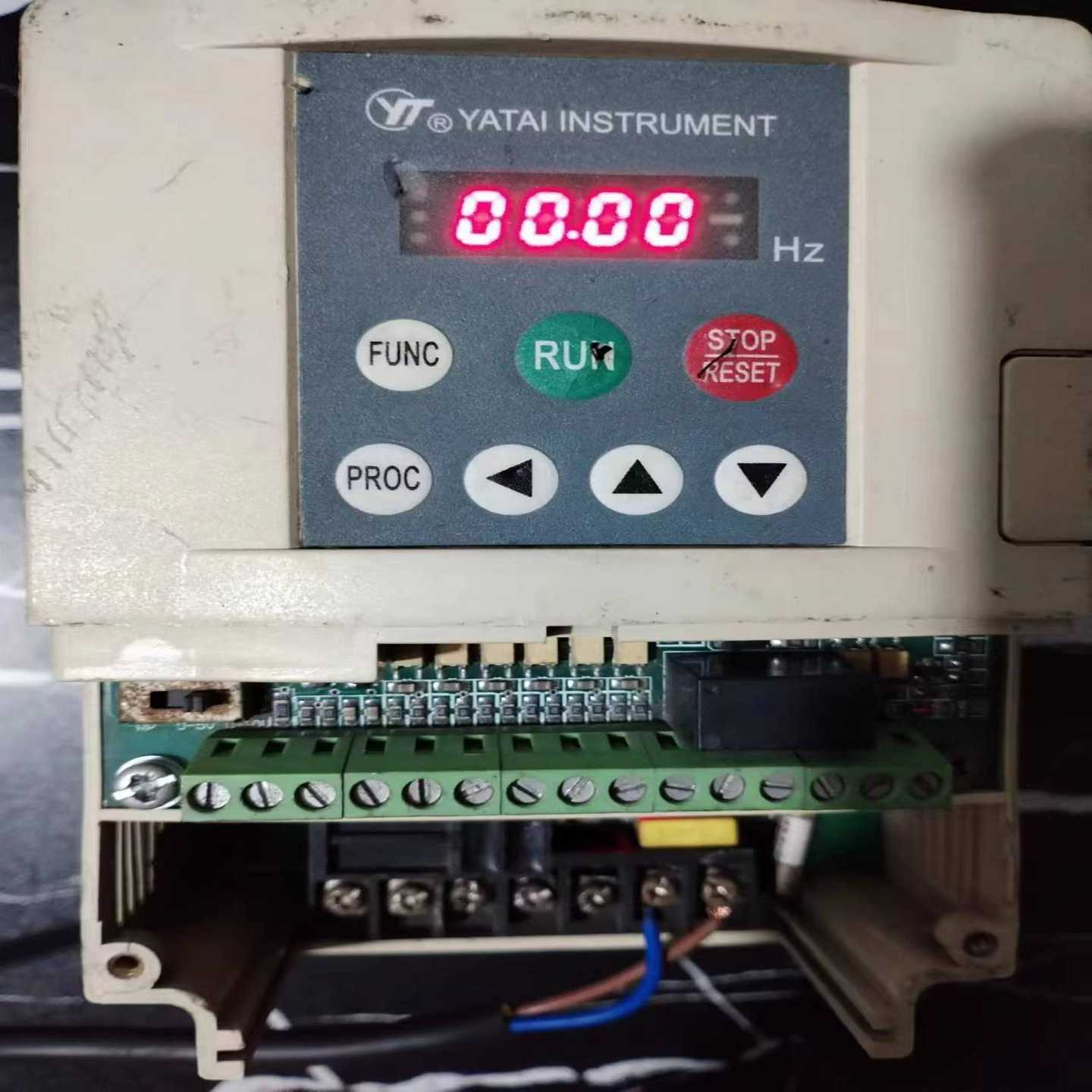 拆机亚泰变频器YTB-S5220v0.4kw，成色还可以--议价商品