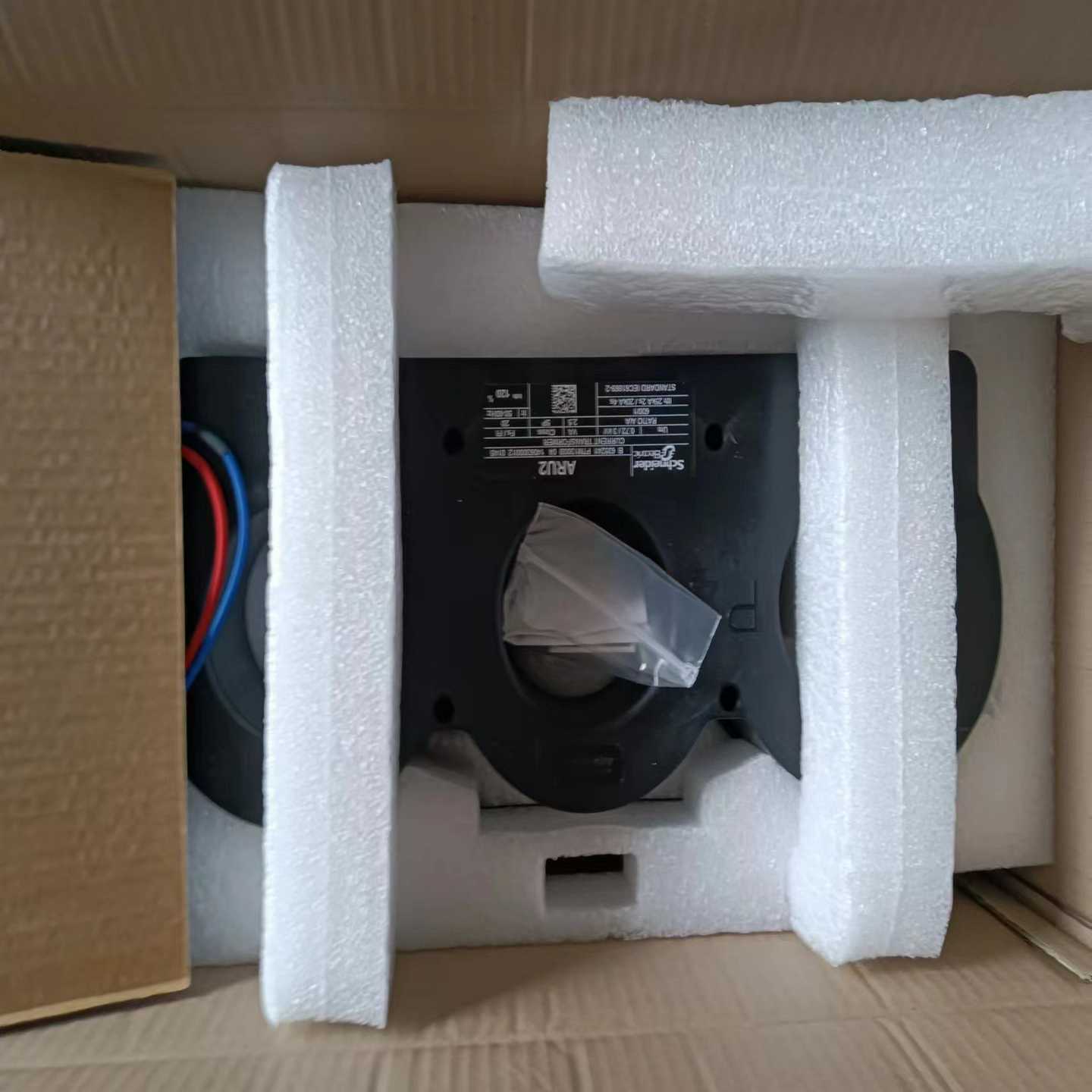 议价施耐德P7M13008传感器全新原包装实物图拍数量十来个