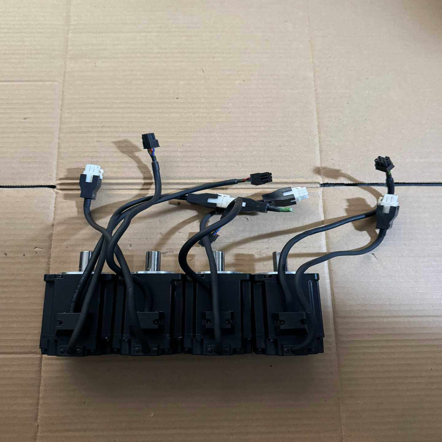 华成400w伺服电机HC060R40G30J0LE有六个--议价商品