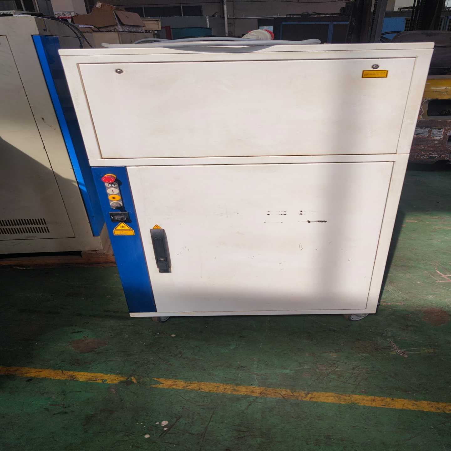 通快光纤2000瓦激光器,原装德国通快进口激光器。通快蝶片激--议