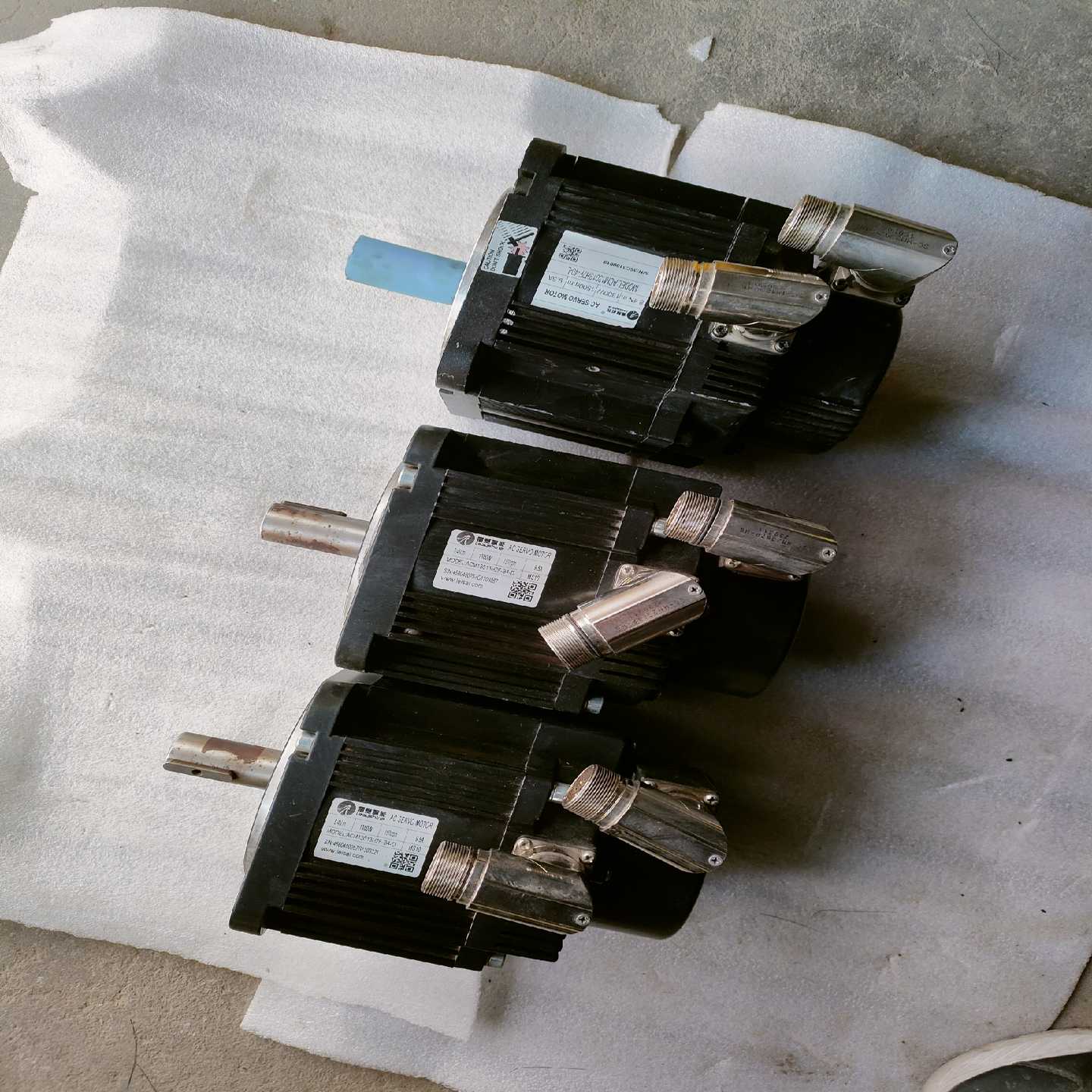 ACM13013H2F-40-L 雷赛伺服电机一台，~询价