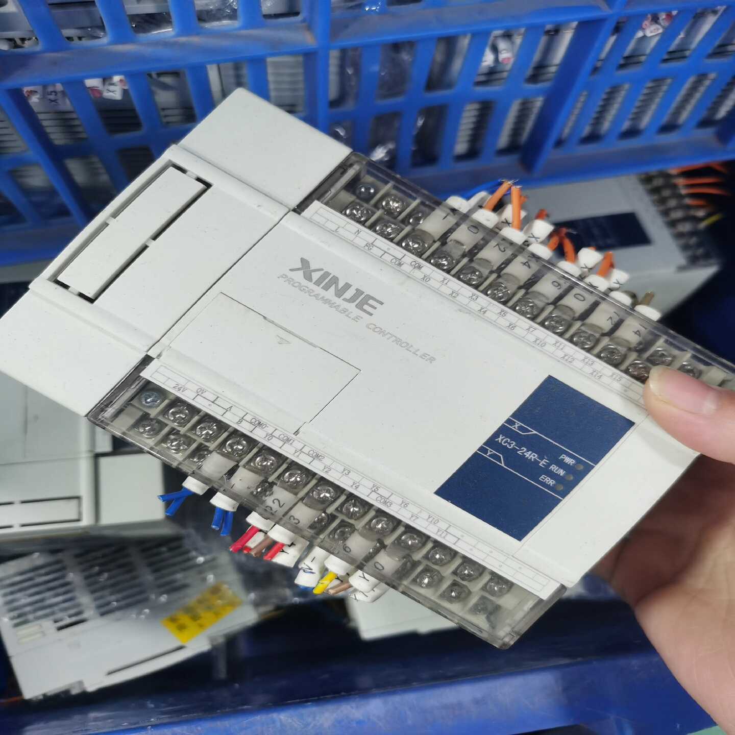 信捷PLCXC3-24R-E，实物拍摄，成色如图，功能包好--议价商品