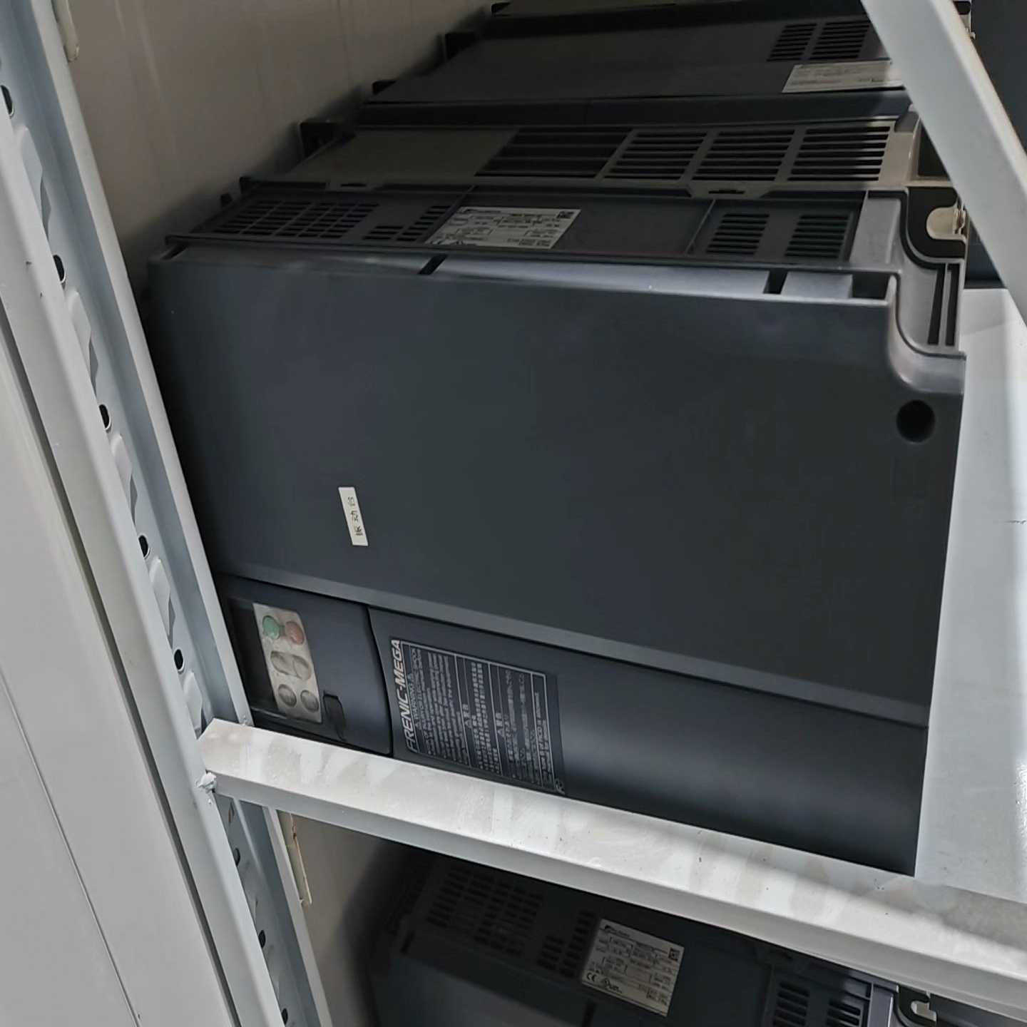 富士变频器 FRN18.5G1S-4C 18.5kw  成色（砌墙设备）