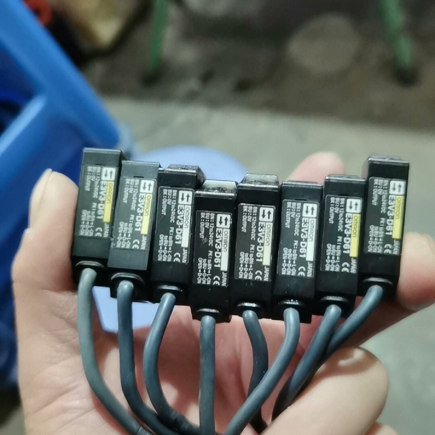 欧姆龙E3V3_D61光电开关，拆机的，线不长，询价