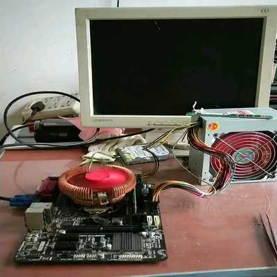 技嘉主板全固态带g1820cpu四代能用，上三代内存2/4/8g内存--议