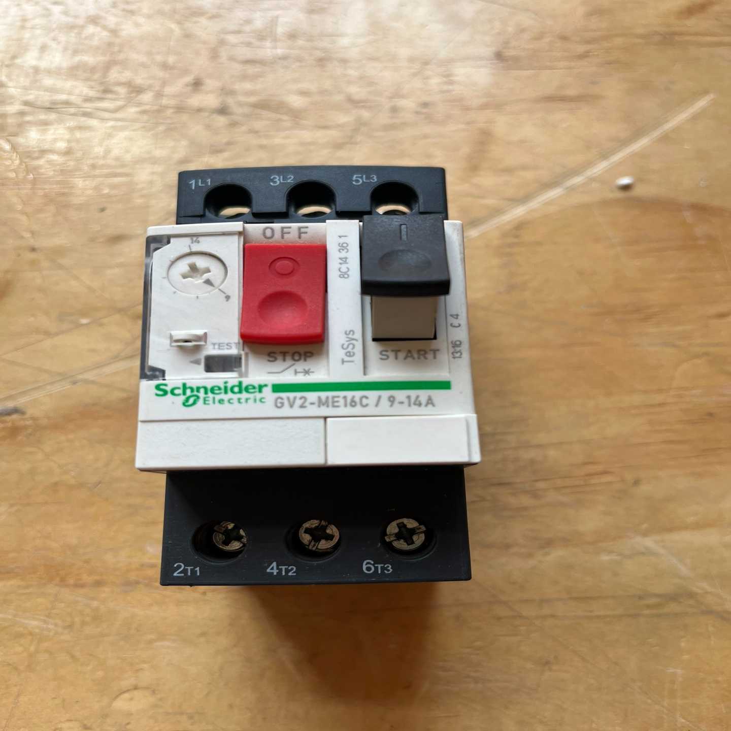 议价施V2-16拆机马达断路器，成色如图实物拍摄功能适用