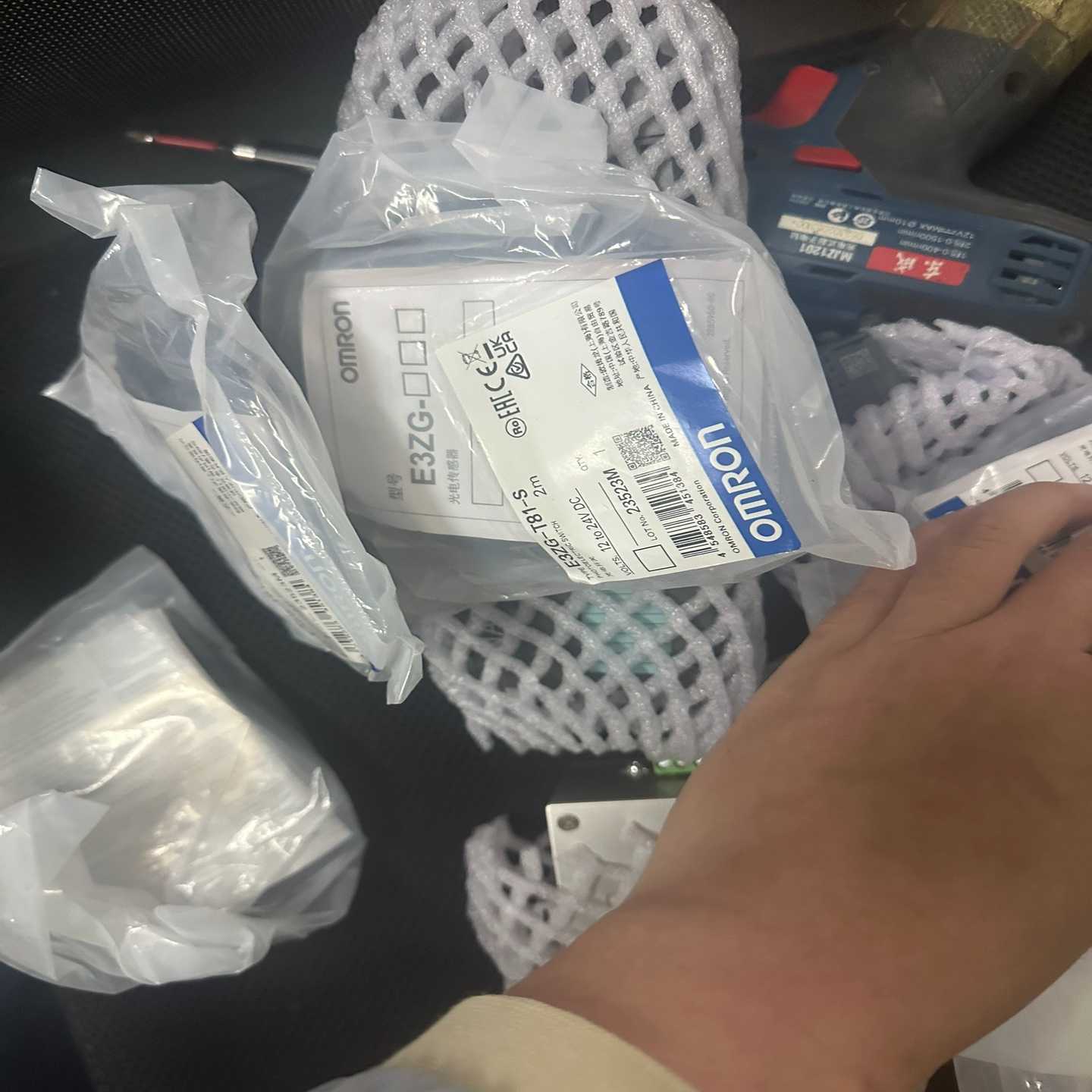 咨询-传感器便宜卖E3ZG-D82-SE3ZG-T81-S