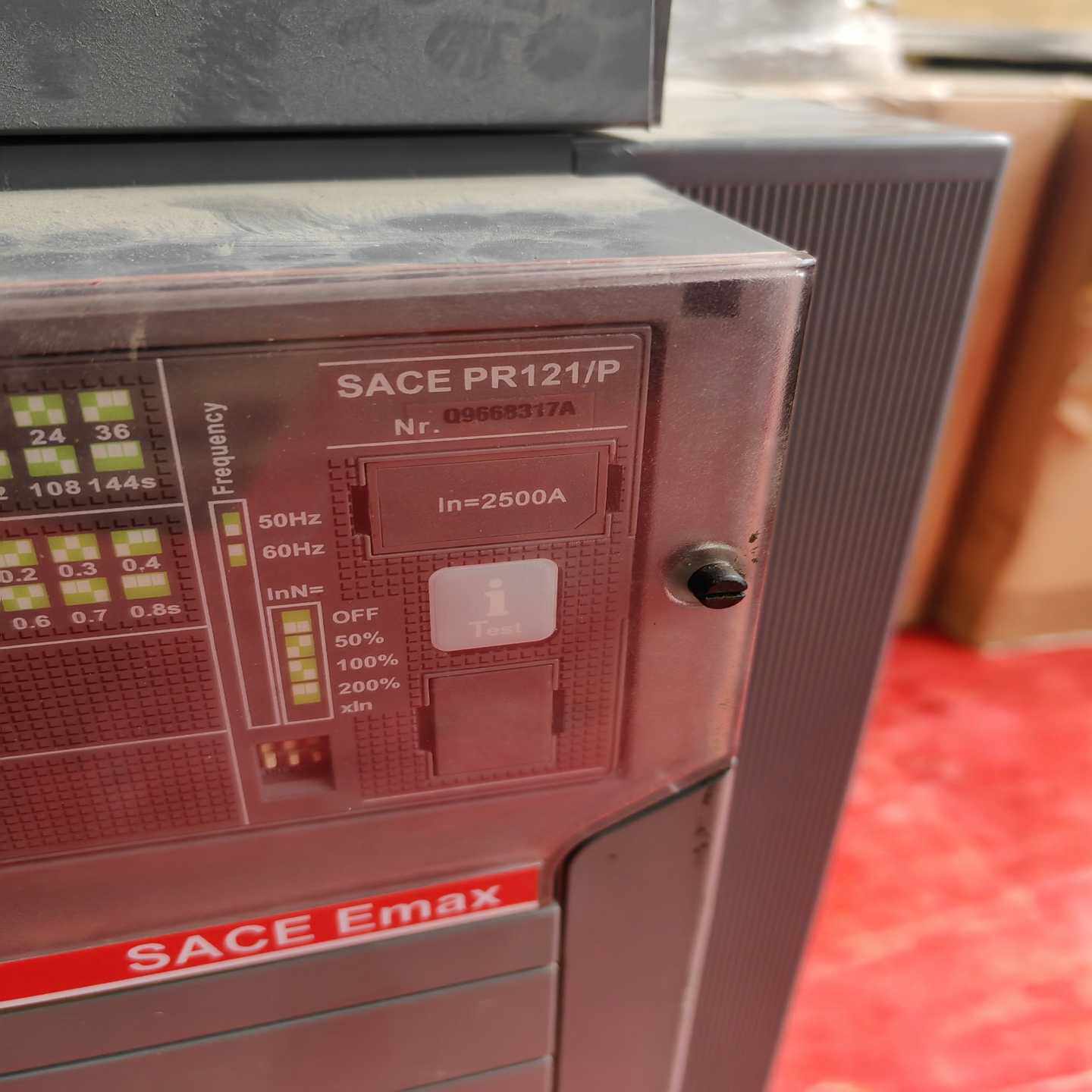 断路器：2500A，拆拆询价