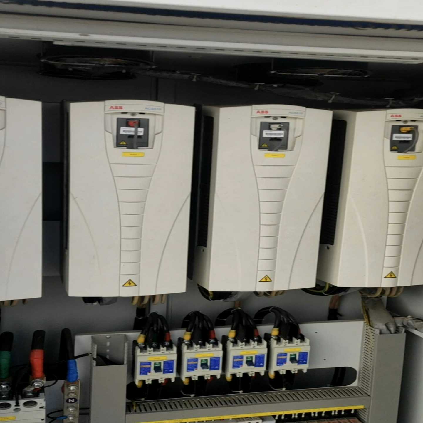 ABB变频器ACS510-01-072A-437kw年份-议价