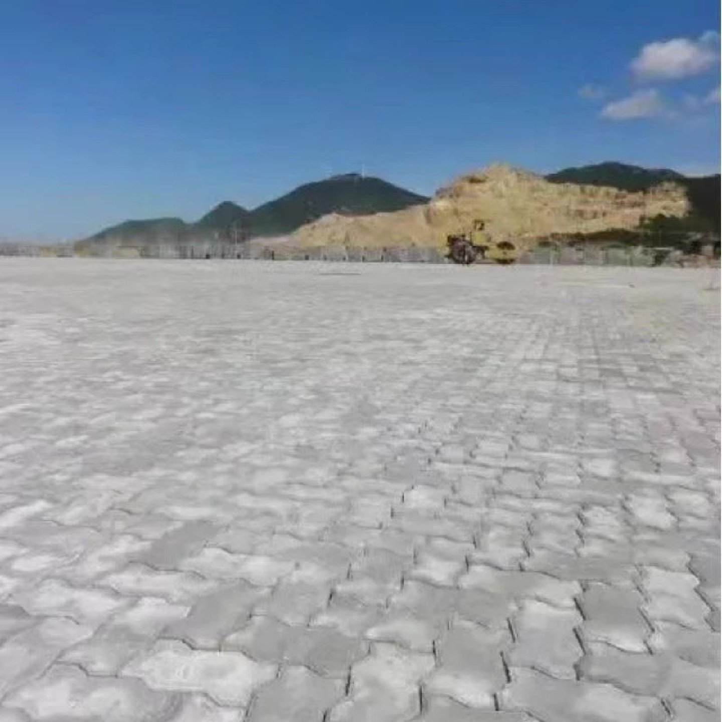 码头砖联锁S型重型货场港口码砖高强度齿形波浪砖厂家水泥砖