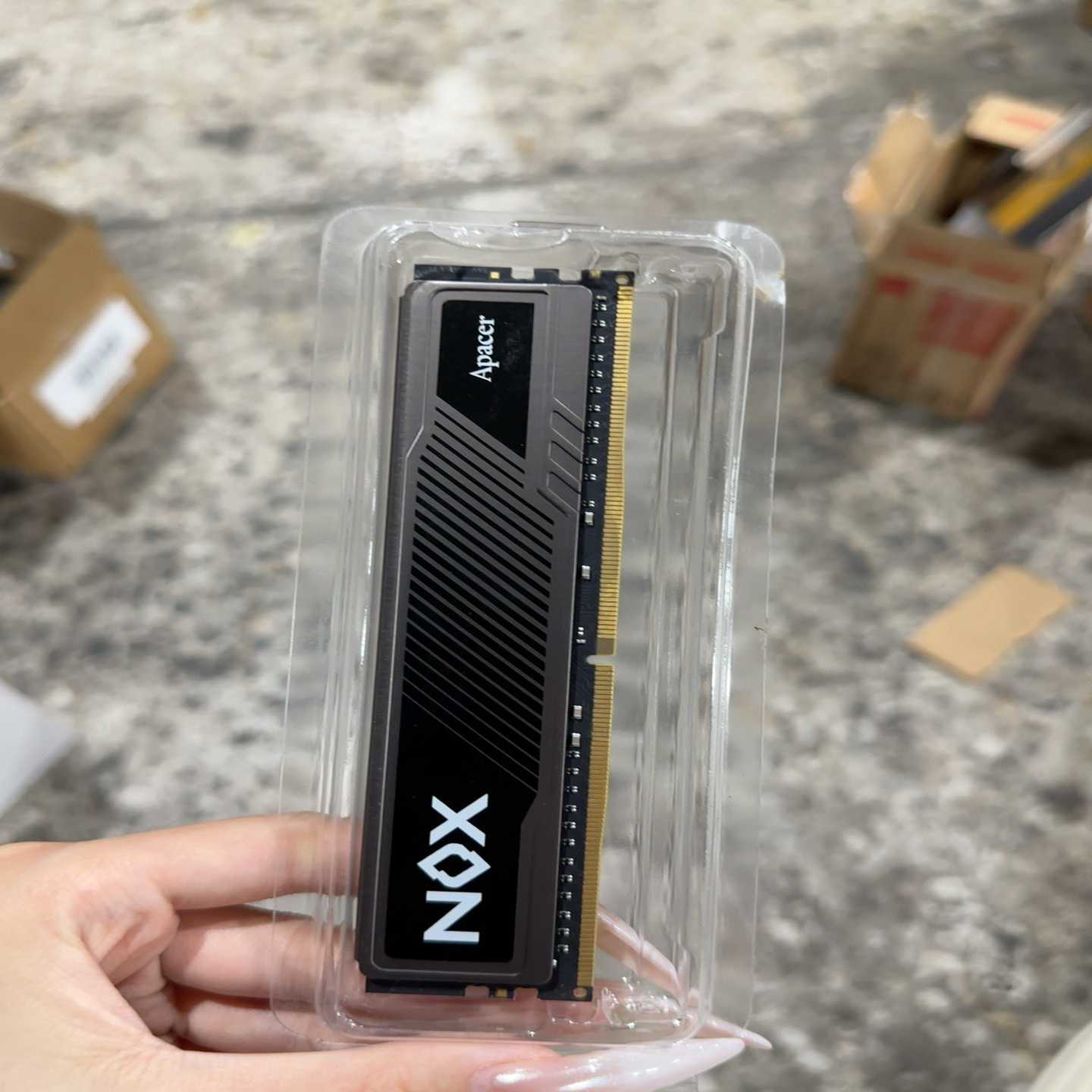 宇瞻NOX暗黑系列DDR4内存条，16GB单条，3200频率--议价商品