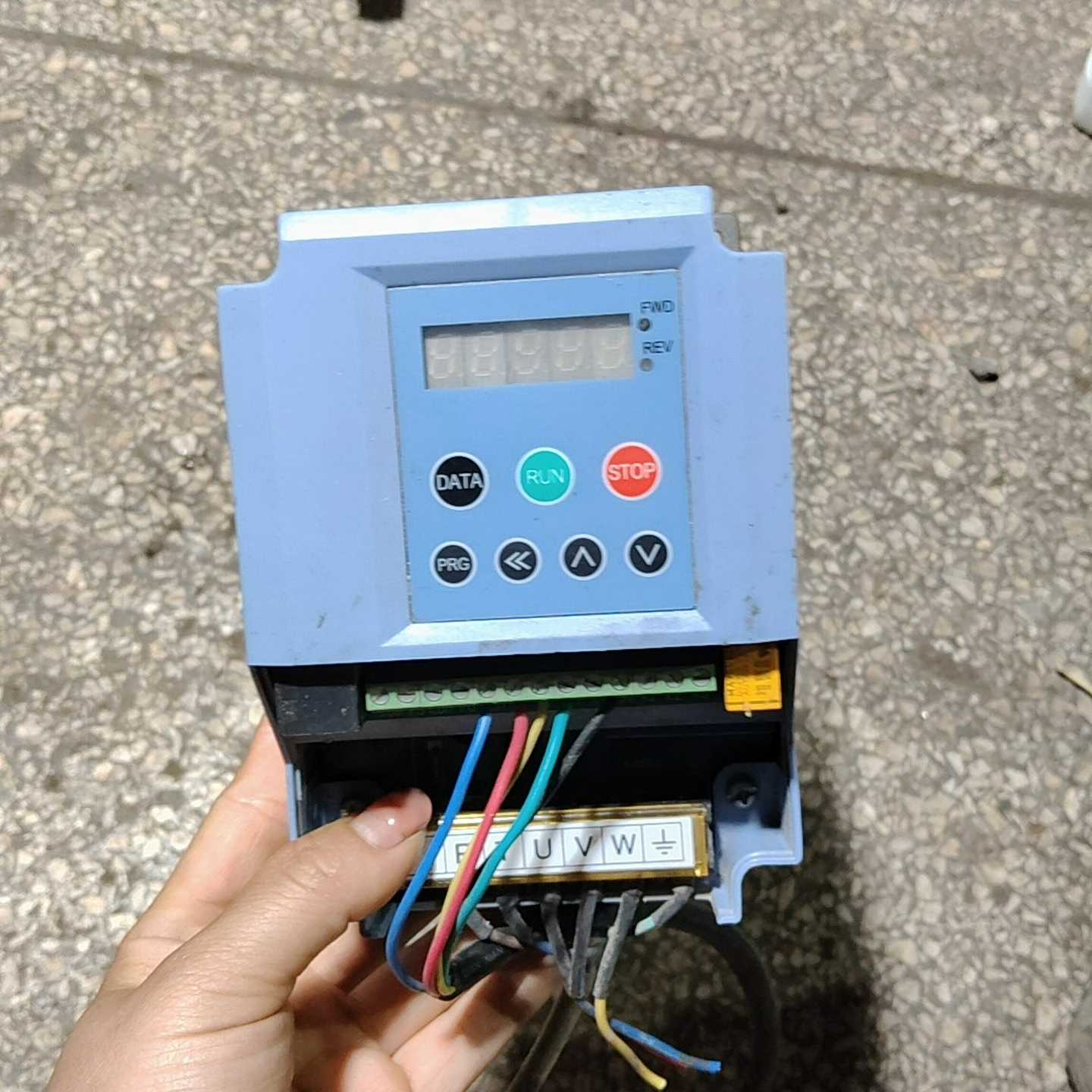 广立变频器YWJA7-01D5L2220V1.5KW实询价