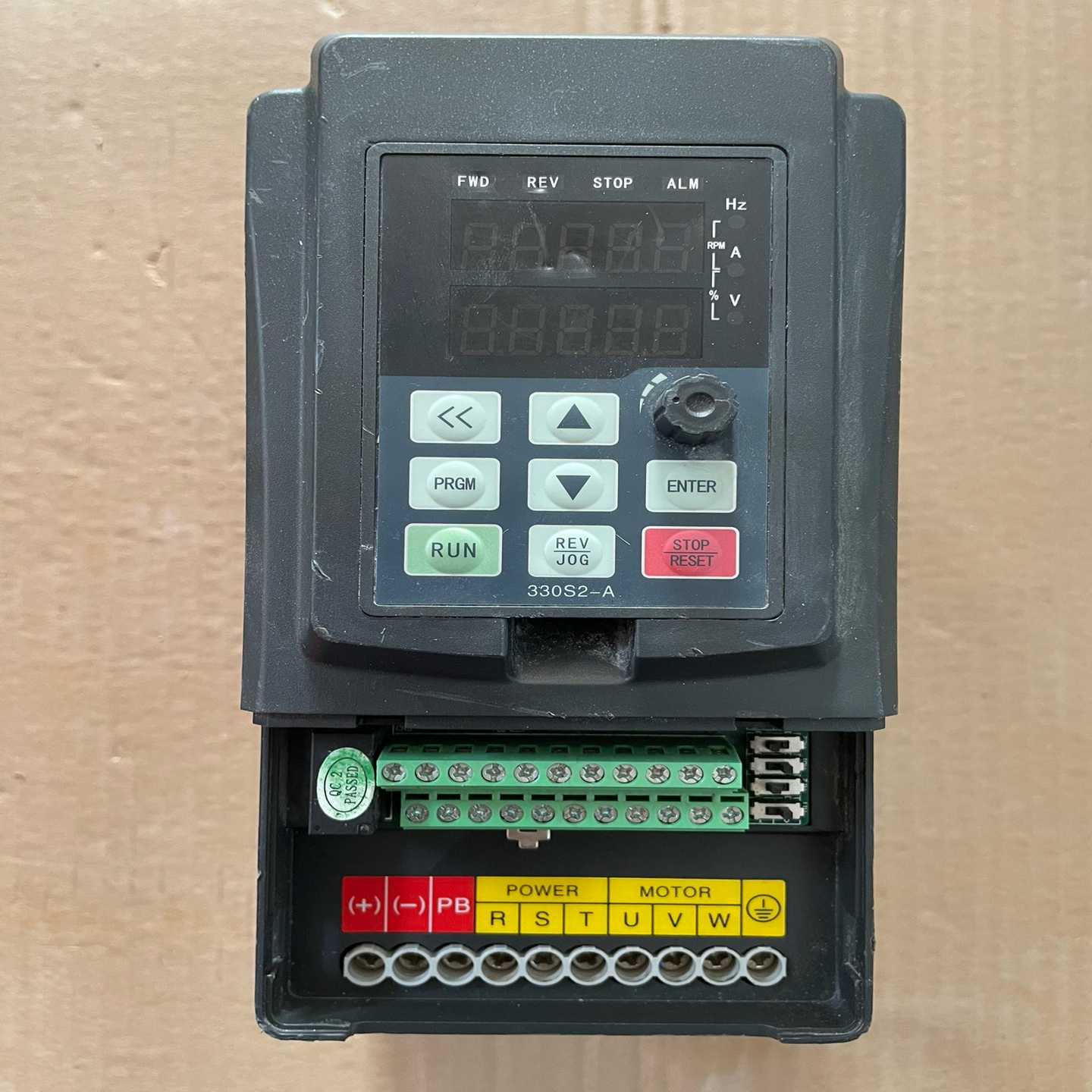 金田变频器380V4KW/5.5KW，型号:KB0040G3--议价商品