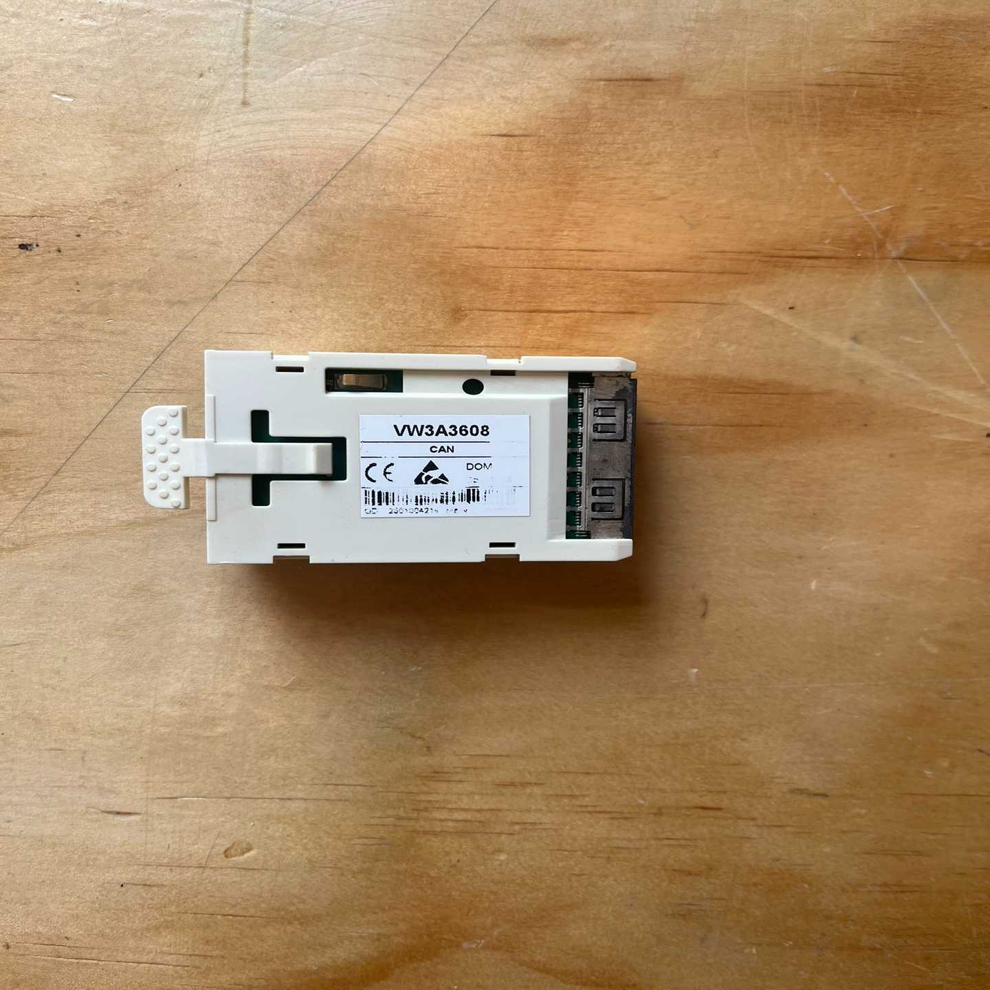 议价施耐德VW3A3608拆机成色如图，实物拍摄，功能正常包好，