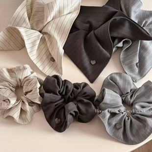 灰色合金爱心条纹大肠圈高级感法式 方巾发圈发饰日常百搭新款