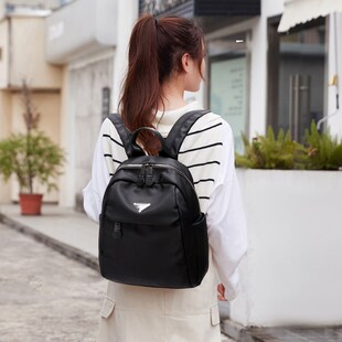 背包旅游轻便大容量黑色双肩包女上班通勤小型背包女士双肩旅行