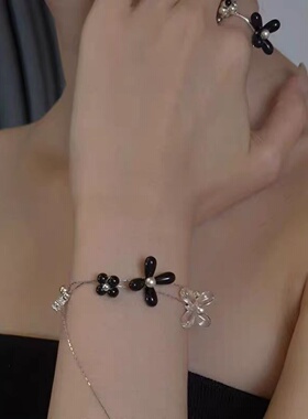 小众设计时尚百搭文艺双色花朵法式简约手链个性独特精致耐看项链