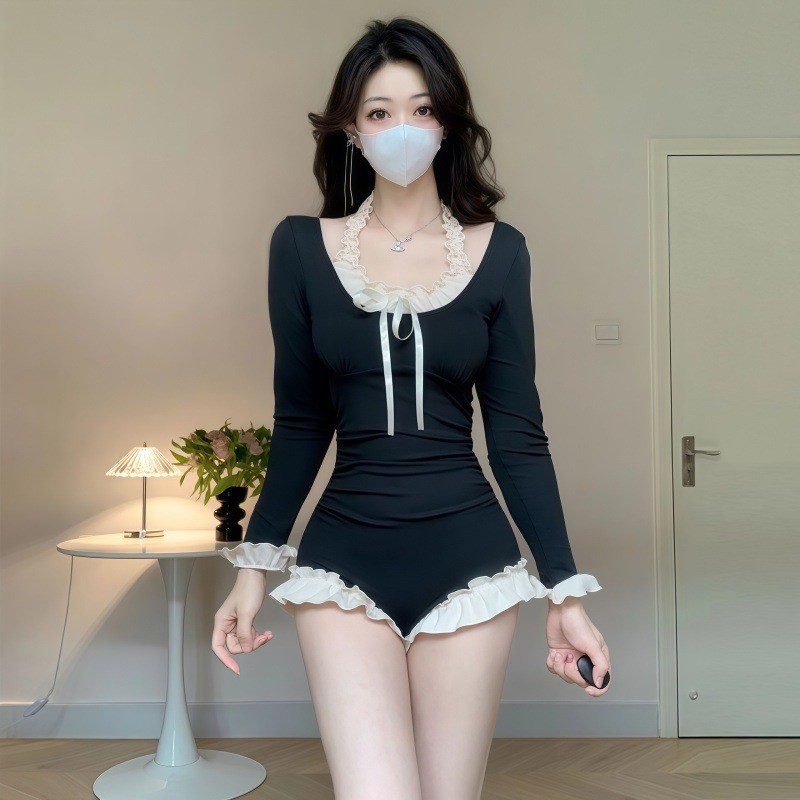 泳衣女连体2025新款黑色长袖带胸垫保守显瘦遮肚子学生度假泡温泉