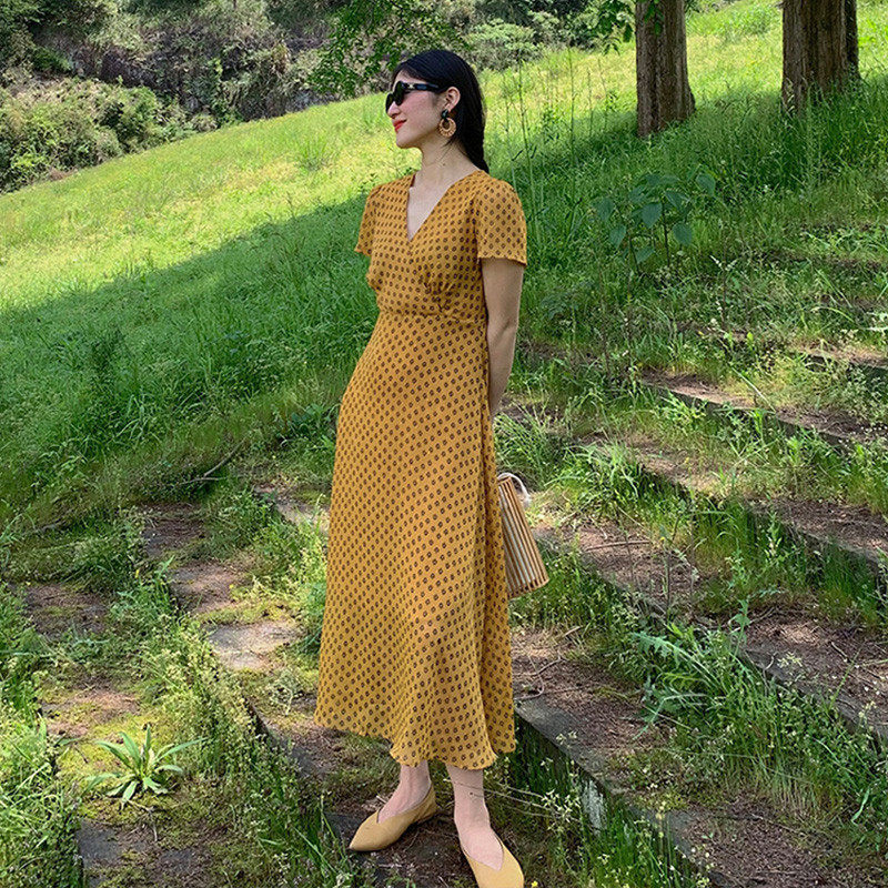 【尹孚】气质显瘦V领收腰碎花雪纺2025夏女士印花,女装/女士精品,连衣裙,淘宝优惠券,粉丝福利购,淘宝优惠卷