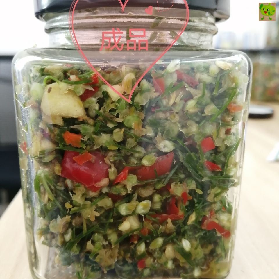 韭菜花大颗粒酱新鲜韭花切成配辣椒、姜、梨制作有特辣和原味不辣