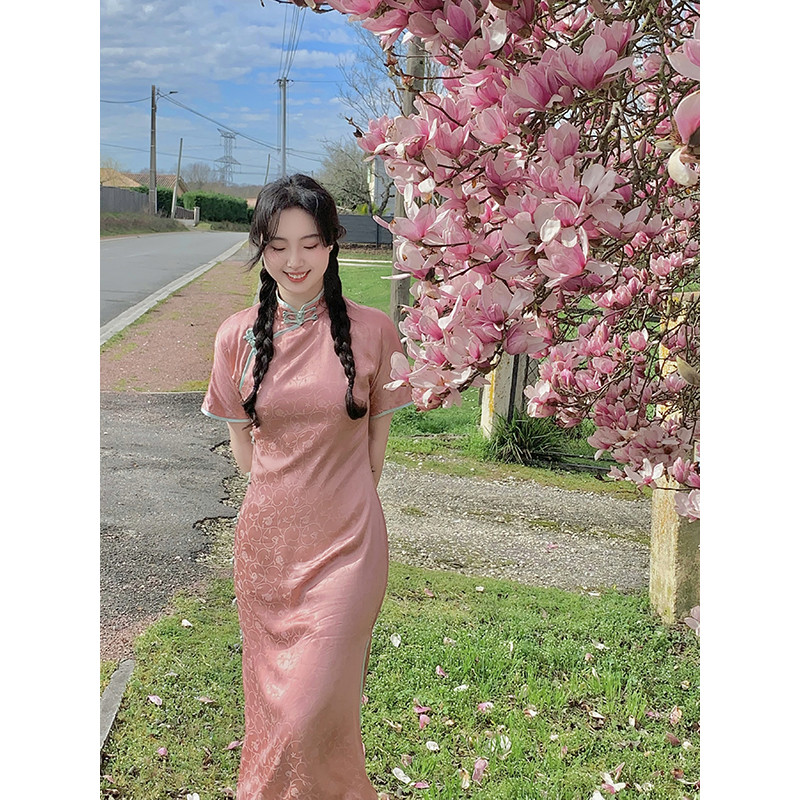 麓津《桃花坞》新式粉色民国风文艺清新改良款年轻少女
