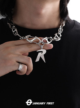 原创小众设计感R字母项链中古高级感潮酷ins风嘻哈锁骨链男女配饰