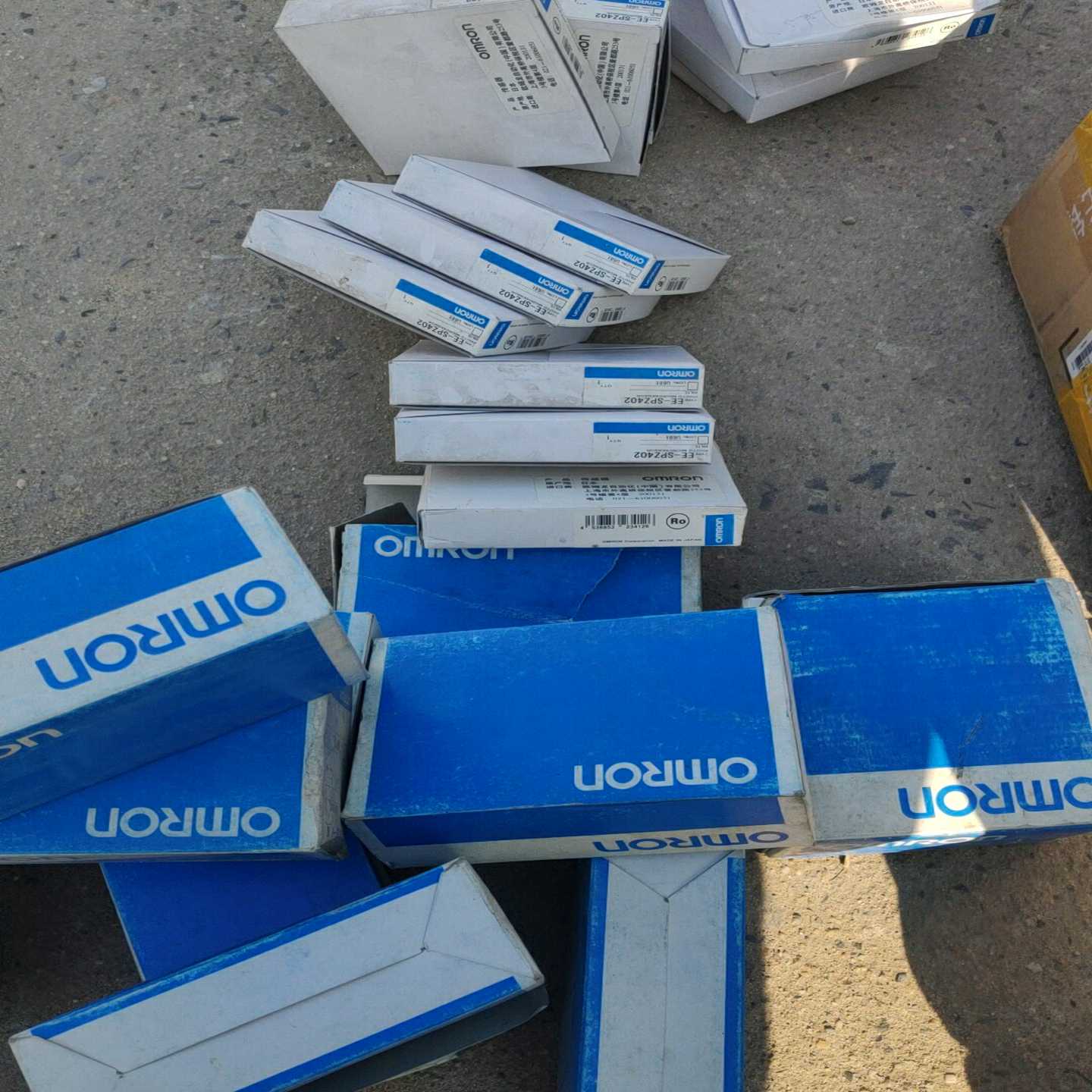 的，光电传感器EE-SPZ402，csk~询价