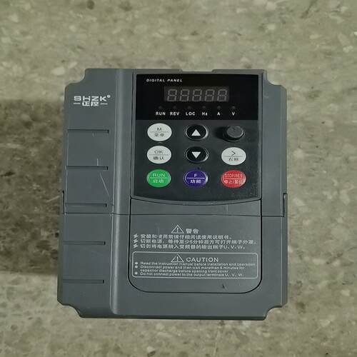 询价~正控变频器3KW ZK880-3KWG-3 ，已上电