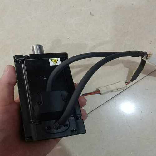 超川伺服电机400W。CC-M3H040-NN04，实物图。询价