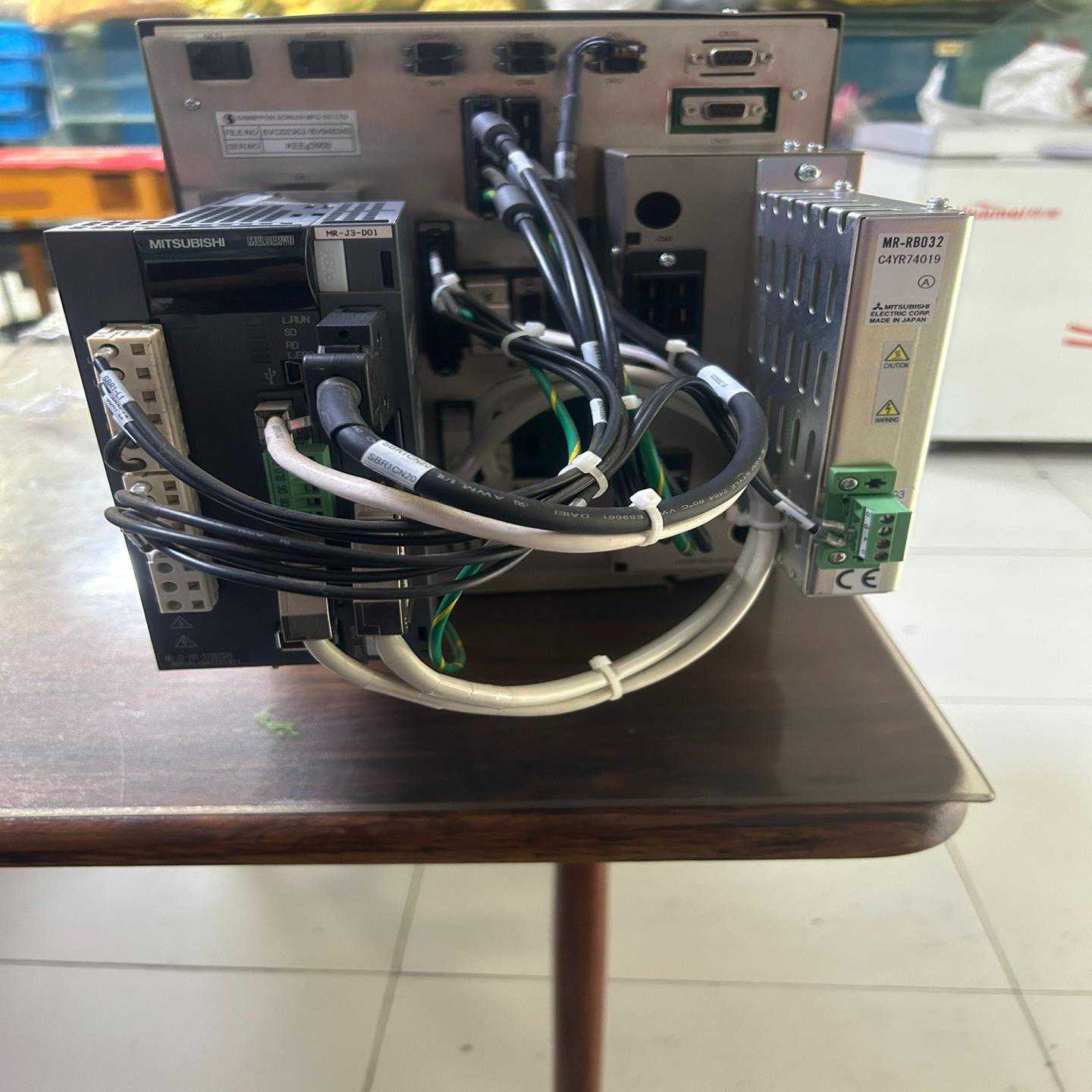 软启动柜一个，里边是两个九十千瓦的在线软启动，成色杠杠的