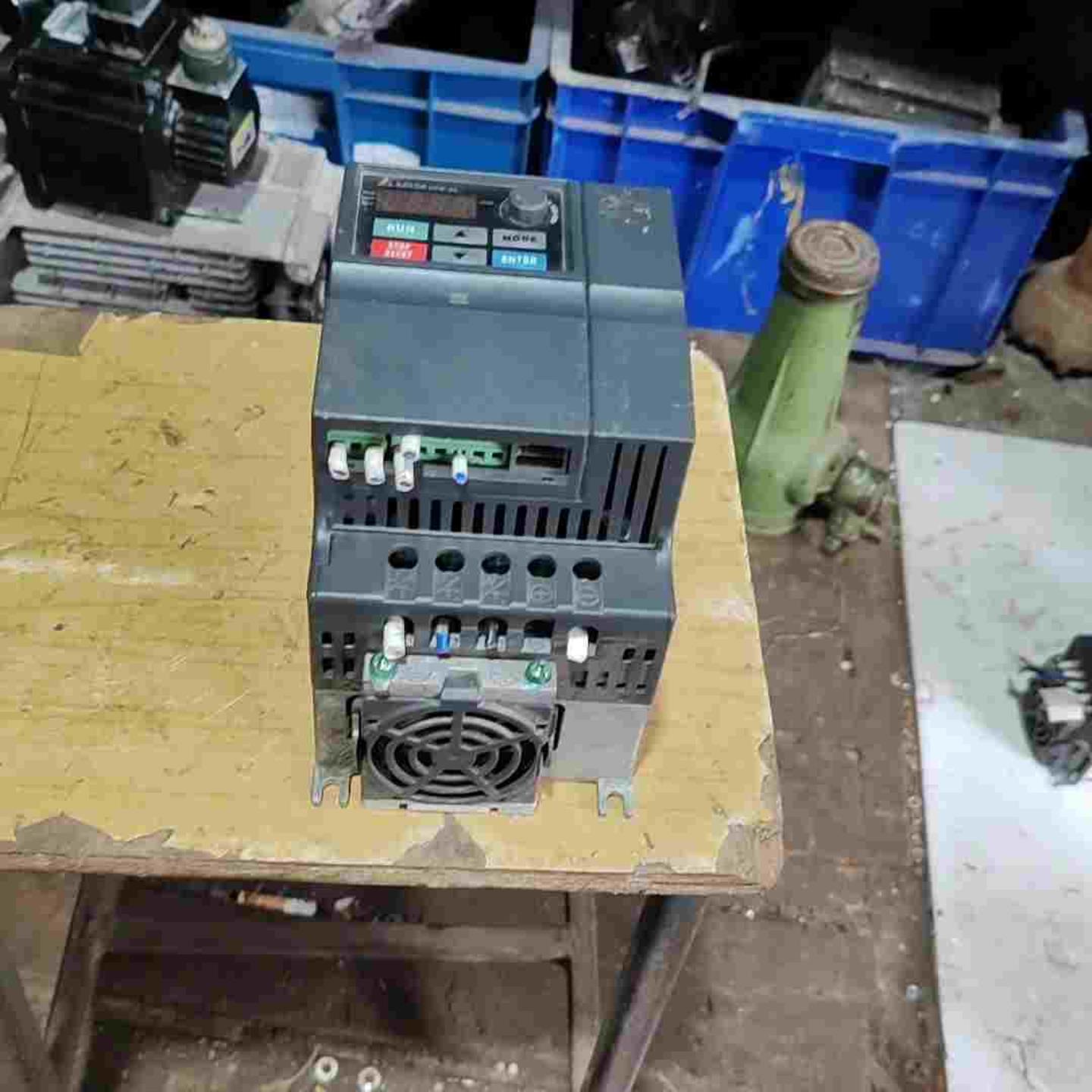 (碧碧商铺)台达VFD020EL43A,380V  2.2KW变频器1台