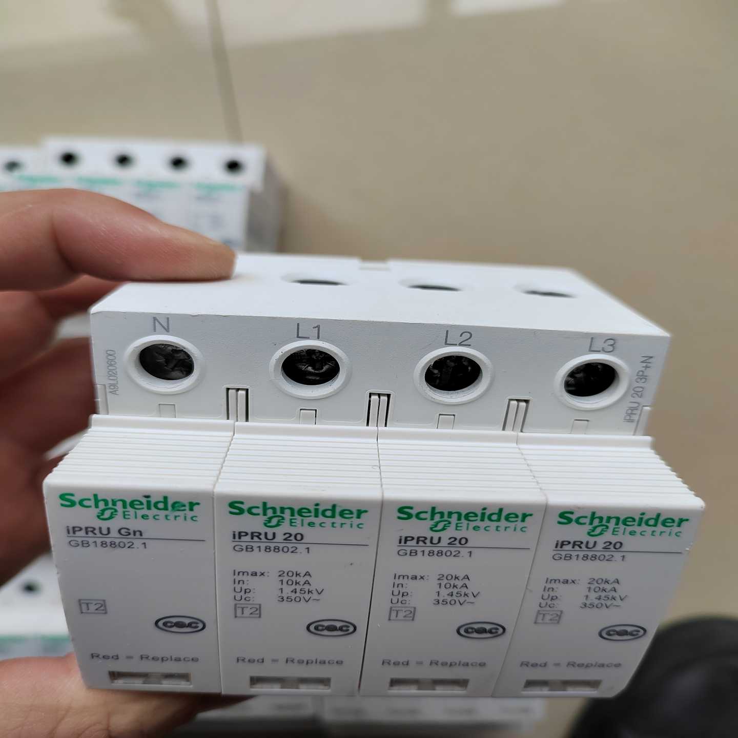 施耐德浪涌保护器iPRU3PN20KA--议价商品