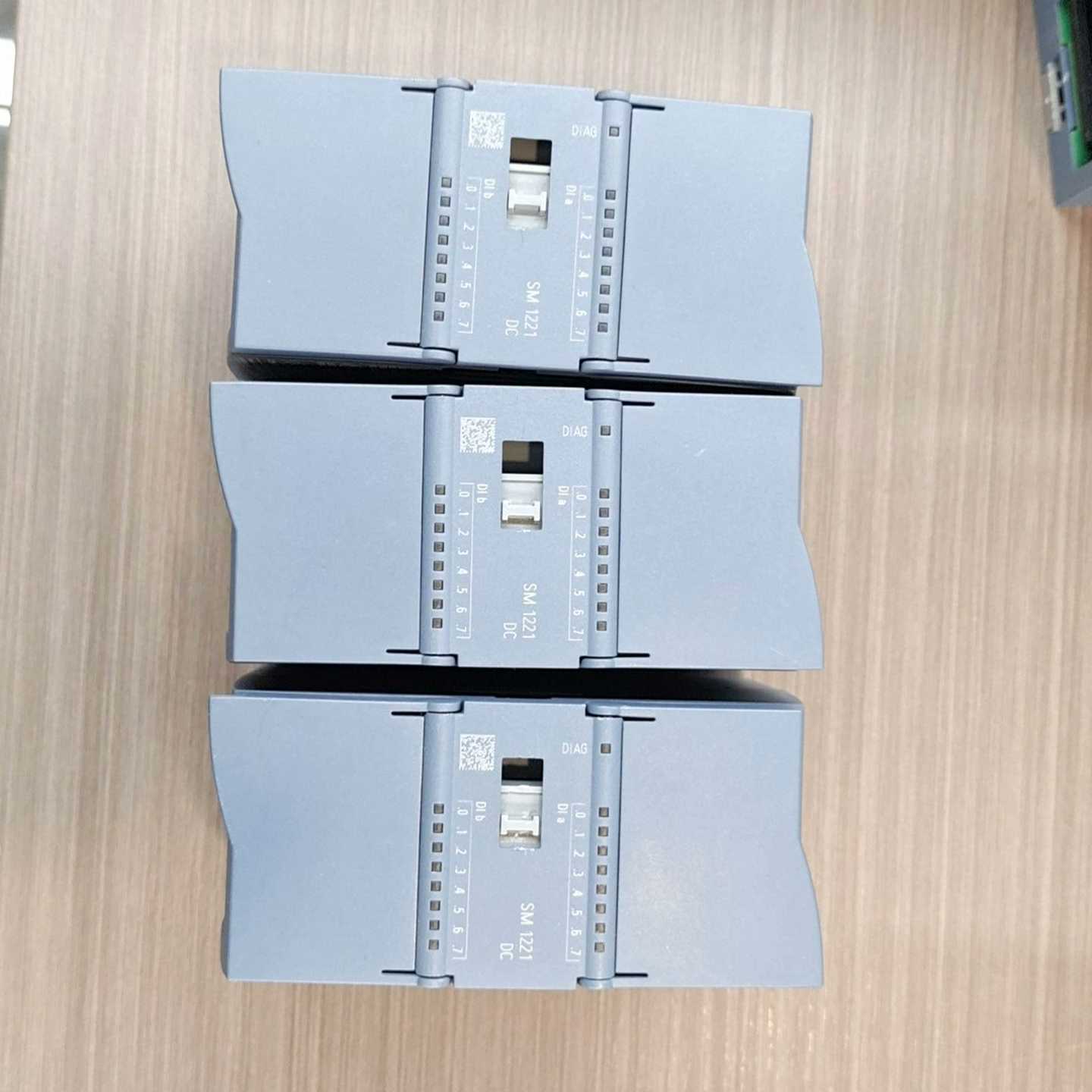 221-1BH32-0XB0  裸新 没用过 两~询价