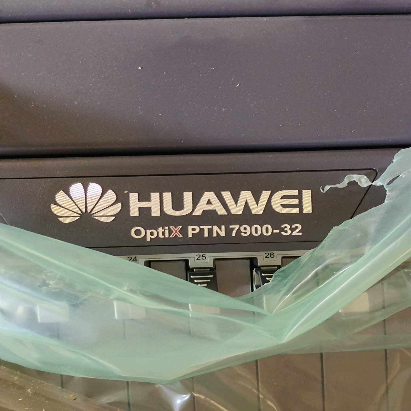 出一台华为Optix PTN7900-32机柜，全新，定义9
