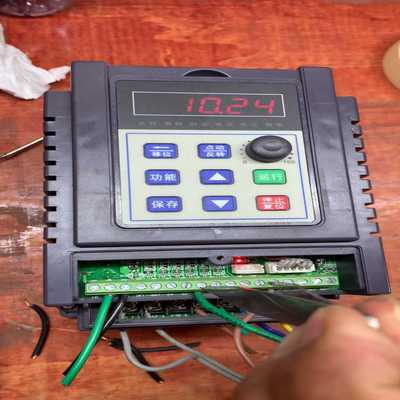 台达变频器VFD022M43B。380V、2.2KW、0.7