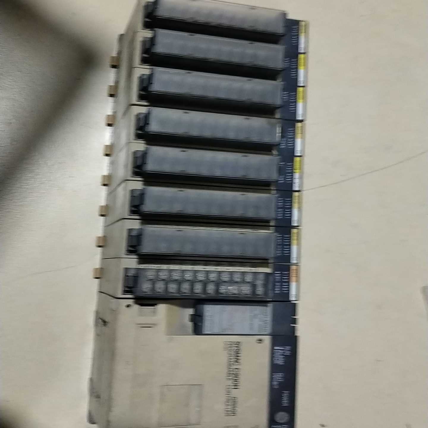 PC控制器 C200H-MR431主机一块，模块OC2~询价