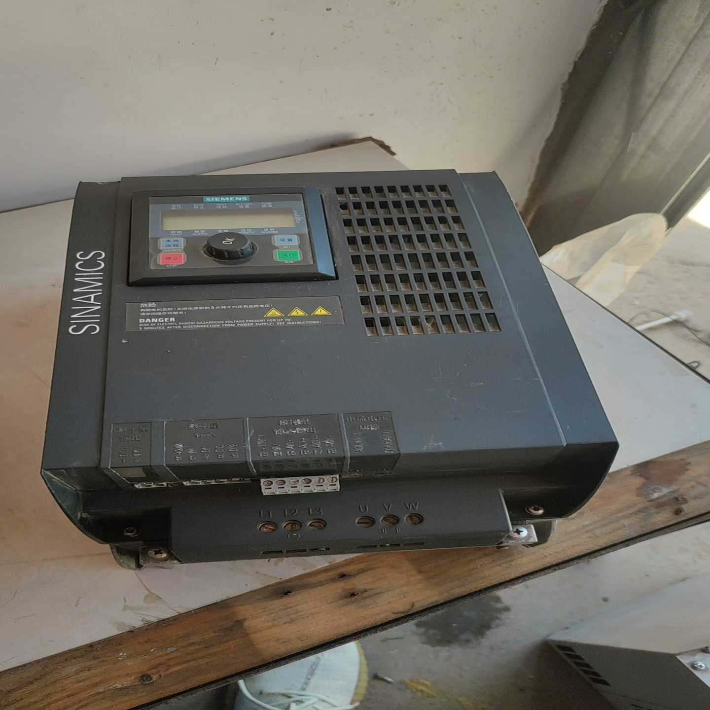 西门子v10变频器5.5kw一个6SL3217-0CE25---议价商品